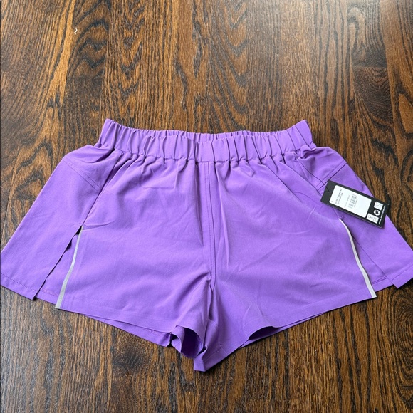Peloton Pants - NWT Peloton 3" Output Geometric Run Short